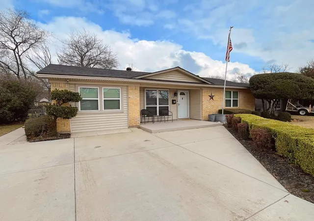 Photo 2 of Single family home for sale at 905 Miranda Dr, Mesquite, TX 75149 | MLS# 21264676 | Listing updated on 2026-07-18
