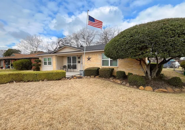 Photo 3 of Single family home for sale at 905 Miranda Dr, Mesquite, TX 75149 | MLS# 21264676 | Listing updated on 2026-07-18