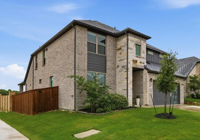 Photo 3 of Single family home for sale at 5601 Annie Creek Rd, Fort Worth, TX 76126 | MLS# 21264629 | Listing updated on 2026-07-15