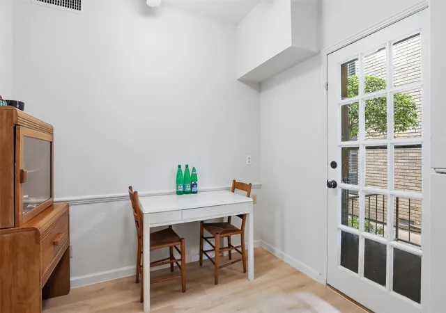 3rd image of 4312 Bellaire Dr S, Fort Worth, TX 76109