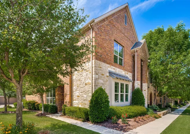 Townhouse for sale at 7101 Huckleberry Dr, McKinney, TX 75070 | MLS# 21261513