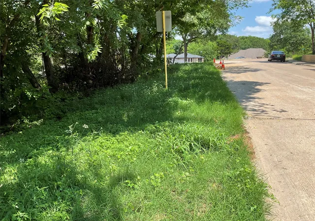 Photo 1 of Land for sale at 41 Wyndmere Dr, De Soto, TX 75115 | MLS# 21264835 | Listing updated on 2026-08-24