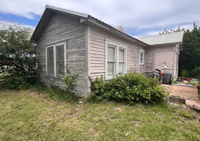 Homes for sale in Gustine, TX | 101 E Commerce St, Gustine, TX 76455 | MLS# 21253404
