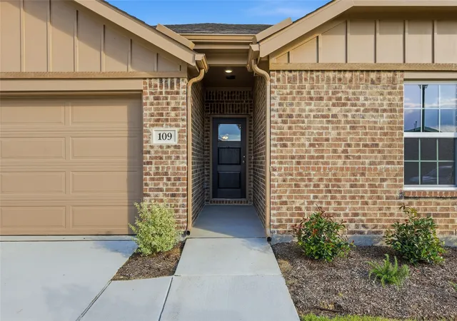 Homes for sale in Venus, TX | 109 John Laurens Dr, Venus, TX 76084 | MLS# 21264267