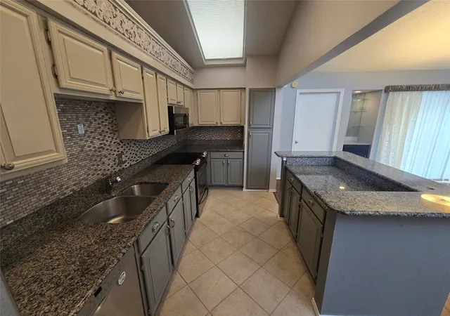 Photo 3 of Townhouse for sale at 2117 Brook Mount Ct, Carrollton, TX 75006 | MLS# 21264662 | Listing updated on 2026-07-20