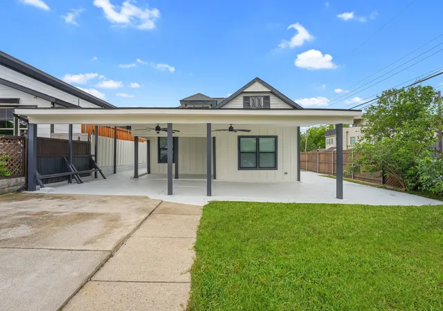 Photo 1 of Single family home for sale at 300 Steinman Ave, Dallas, TX 75203 | MLS# 21258640 | Listing updated on 2026-07-25