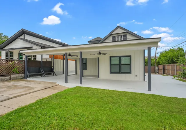 Photo 2 of Single family home for sale at 300 Steinman Ave, Dallas, TX 75203 | MLS# 21258640 | Listing updated on 2026-07-25