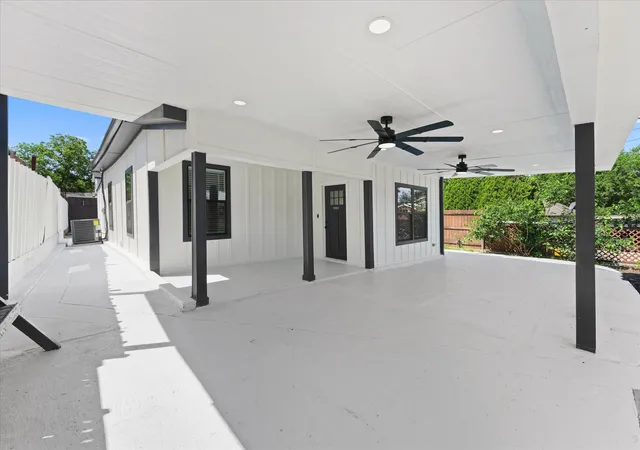 Photo 3 of Single family home for sale at 300 Steinman Ave, Dallas, TX 75203 | MLS# 21258640 | Listing updated on 2026-07-25