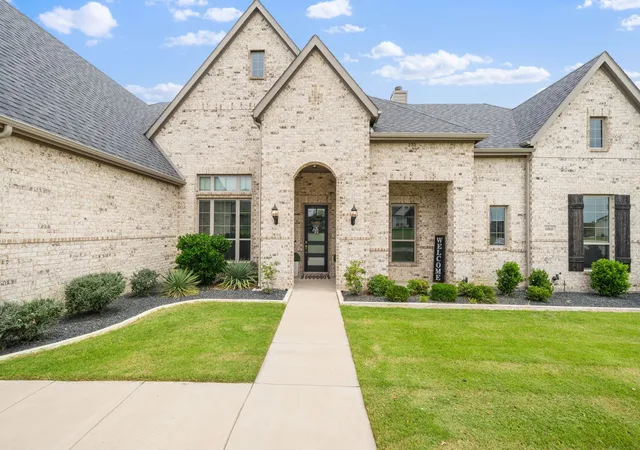 Photo 2 of Single family home for sale at 6060 Palomino Wy, Midlothian, TX 76065 | MLS# 21264699 | Listing updated on 2026-09-05