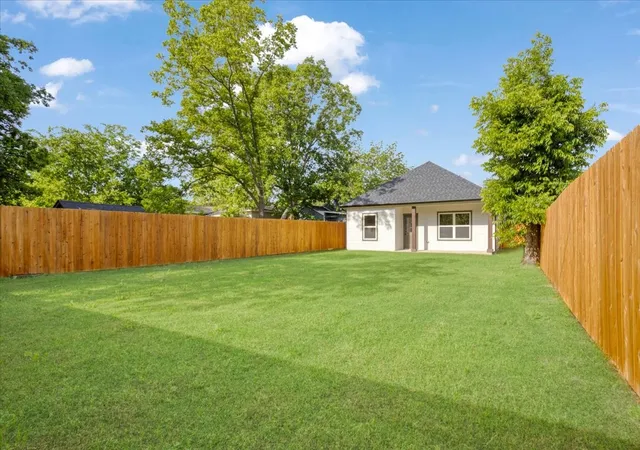 Photo 26 of Single family home for sale at 413 N Colbert Ave, Sherman, TX 75090 | MLS# 21263293 | Listing updated on 2026-10-07
