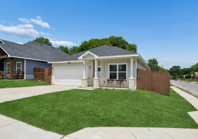 Homes for sale in Fort Worth, TX | 4945 Ramey Ave, Fort Worth, TX 76105 | MLS# 21263390