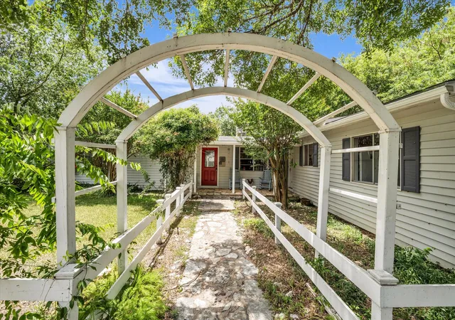 Homes for sale in Clifton, TX | 279 County Road 1710, Clifton, TX 76634 | MLS# 21265053