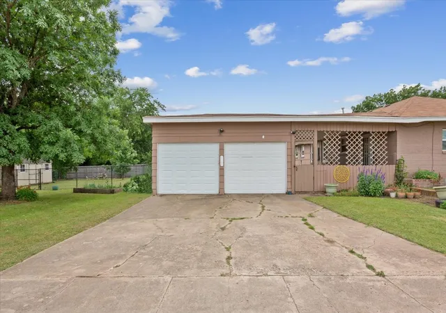 Homes for sale in Woodway, TX | 200 Karma Dr, Woodway, TX 76712 | MLS# 21264545