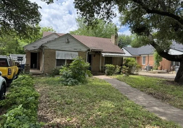Homes for sale in Dallas, TX | 711 S Montclair Ave, Dallas, TX 75208 | MLS# 21263854