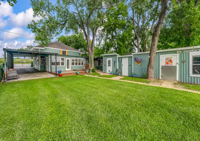 Photo 3 of Single family home for sale at 2005 E Lake Dr, Weatherford, TX 76087 | MLS# 21264728 | Listing updated on 2026-08-22
