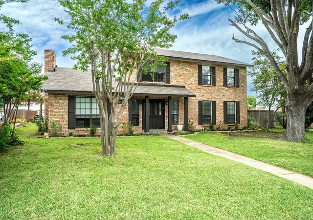 Photo 2 of Sale Pending at 1917 E Collins Blvd, Richardson, TX 75081 | MLS# 21263870 | Listing updated on 2026-07-23