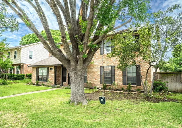 Photo 2 of Sale Pending at 1917 E Collins Blvd, Richardson, TX 75081 | MLS# 21263870 | Listing updated on 2026-07-23