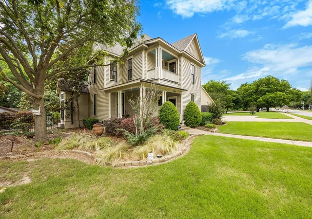 Homes for sale in Waxahachie, TX | 1025 W Main St, Waxahachie, TX 75165 | MLS# 21260498