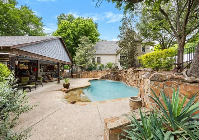 Homes for sale in Waxahachie, TX | 1025 W Main St, Waxahachie, TX 75165 | MLS# 21260498