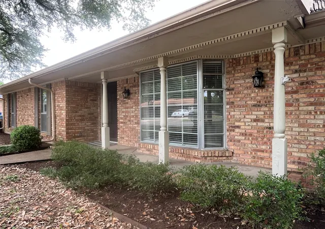 Photo 3 of Sale Pending at 1409 Hillcrest St, Ennis, TX 75119 | MLS# 21264909 | Listing updated on 2026-07-20