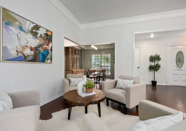 Photo 3 of Sale Pending at 320 S Irving Heights Dr, Irving, TX 75060 | MLS# 21264369 | Listing updated on 2026-08-04