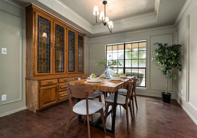 Photo 4 of Sale Pending at 320 S Irving Heights Dr, Irving, TX 75060 | MLS# 21264369 | Listing updated on 2026-08-04