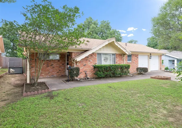 Homes for sale in Euless, TX | 1607 Windlea Dr, Euless, TX 76040 | MLS# 21264625