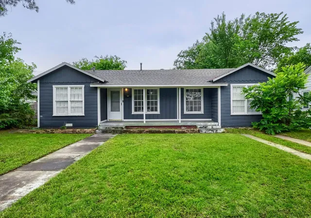 Photo 1 of Single family home for sale at 1420 Bennett Dr, Arlington, TX 76013 | MLS# 21265136 | Listing updated on 2026-06-23