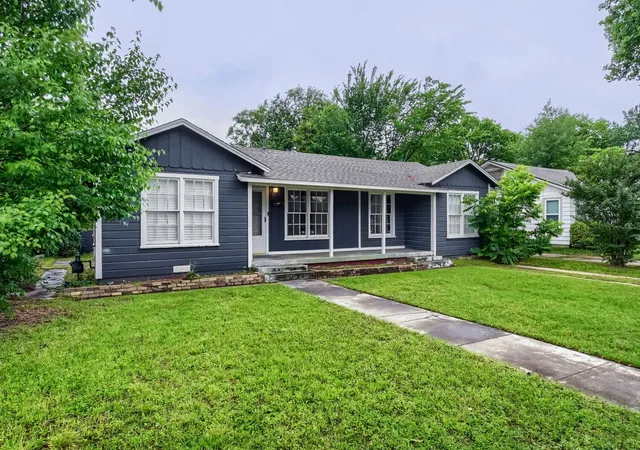 Photo 2 of Single family home for sale at 1420 Bennett Dr, Arlington, TX 76013 | MLS# 21265136 | Listing updated on 2026-06-23