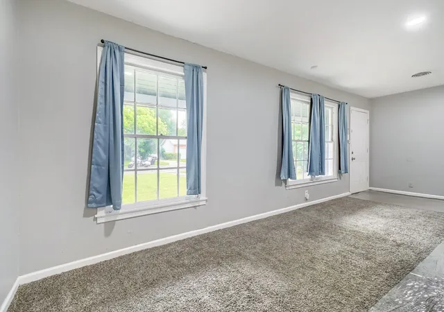 Photo 3 of Single family home for sale at 1420 Bennett Dr, Arlington, TX 76013 | MLS# 21265136 | Listing updated on 2026-06-23