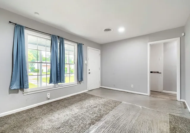 Photo 3 of Single family home for sale at 1420 Bennett Dr, Arlington, TX 76013 | MLS# 21265136 | Listing updated on 2026-06-23