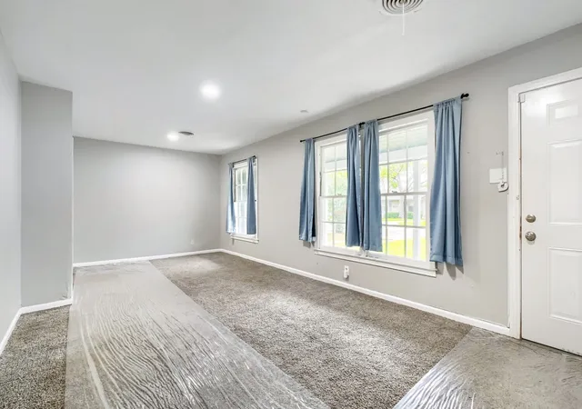Photo 4 of Single family home for sale at 1420 Bennett Dr, Arlington, TX 76013 | MLS# 21265136 | Listing updated on 2026-06-23