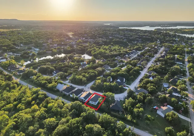 2nd image of 5805 Barkridge Dr, Granbury, TX 76048 | MLS# 21265208