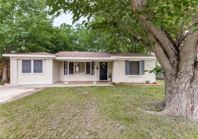 Homes for sale in North Richland Hills, TX | 5901 Circular Dr, North Richland Hills, TX 76117 | MLS# 21265150