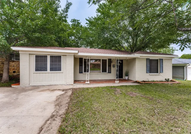 Homes for sale in North Richland Hills, TX | 5901 Circular Dr, North Richland Hills, TX 76117 | MLS# 21265150