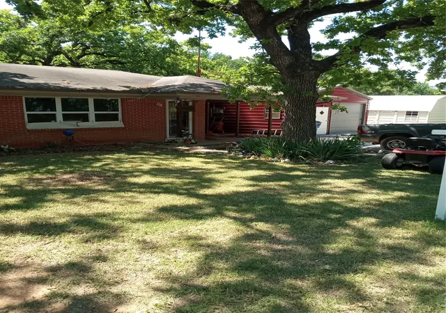 4th image of 1005 Gary St, Bridgeport, TX 76426 | MLS# 21264074