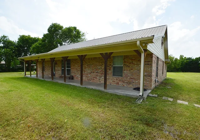 Homes for sale in Klondike, TX | 5913 Farm Road 1528, Klondike, TX 75448 | MLS# 21265250