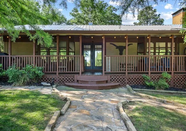 Homes for sale in Pottsboro, TX | 252 Hacienda Dr, Pottsboro, TX 75076 | MLS# 21254256