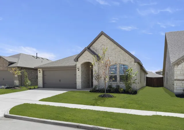 Photo 2 of Single family home for sale at 215 Van Horn Dr, Terrell, TX 75160 | MLS# 21265274 | Listing updated on 2026-10-01