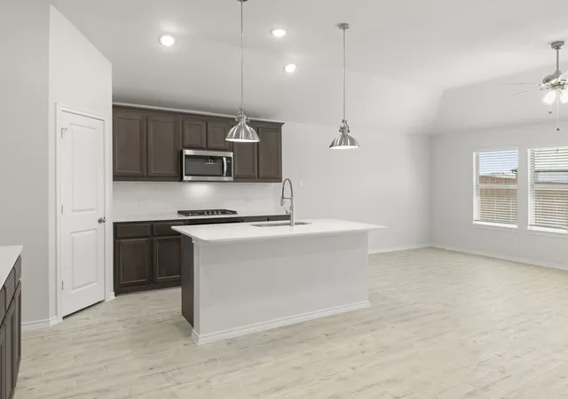 Photo 3 of Single family home for sale at 215 Van Horn Dr, Terrell, TX 75160 | MLS# 21265274 | Listing updated on 2026-10-01