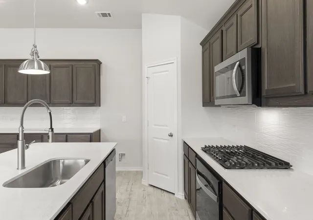Photo 4 of Single family home for sale at 215 Van Horn Dr, Terrell, TX 75160 | MLS# 21265274 | Listing updated on 2026-10-01