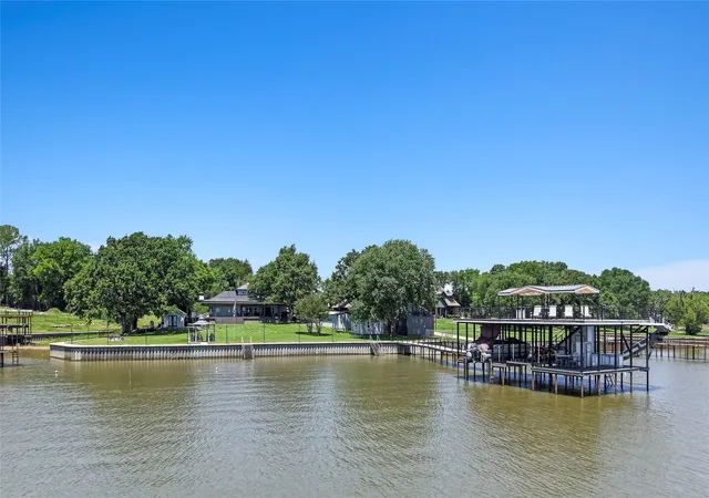 Homes for sale in Kemp, TX | 1301 Oak Hill Dr, Kemp, TX 75143 | MLS# 21259490