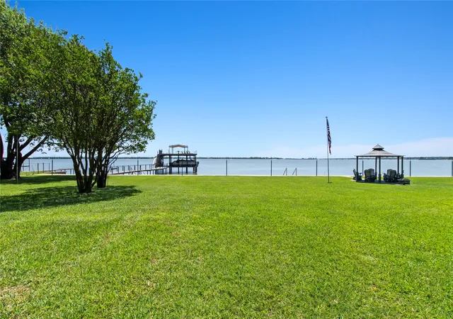 Photo 3 of Single family home for sale at 1301 Oak Hill Dr, Kemp, TX 75143 | MLS# 21259490 | Listing updated on 2026-07-27