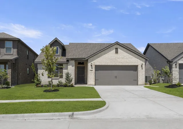 Photo 1 of Single family home for sale at 214 Bandit Trl, Terrell, TX 75160 | MLS# 21265285 | Listing updated on 2026-10-01