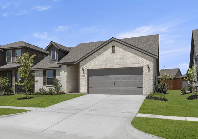 Photo 2 of Single family home for sale at 214 Bandit Trl, Terrell, TX 75160 | MLS# 21265285 | Listing updated on 2026-10-01