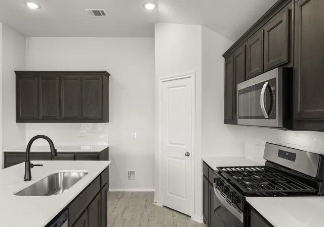 Photo 3 of Single family home for sale at 214 Bandit Trl, Terrell, TX 75160 | MLS# 21265285 | Listing updated on 2026-10-01