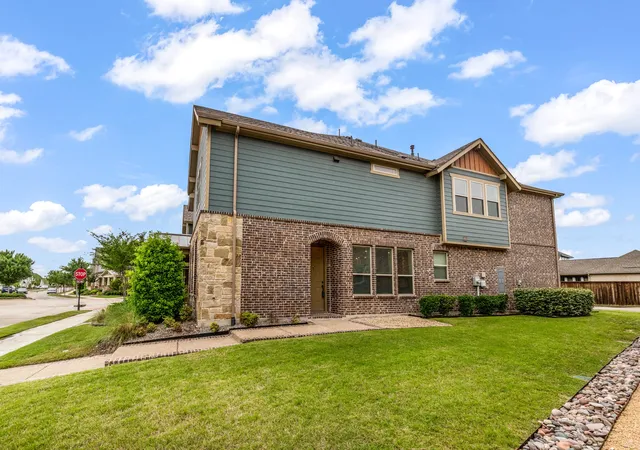 Photo 3 of Townhouse for sale at 4611 Smokey Quartz Ln, Arlington, TX 76005 | MLS# 21265231 | Listing updated on 2026-10-02