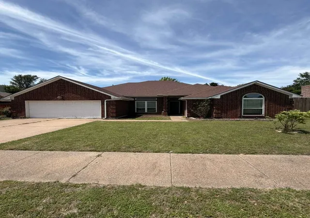 Photo 1 of Single family home for sale at 906 Busby, Cedar Hill, TX 75104 | MLS# 21265360 | Listing updated on 2026-07-24