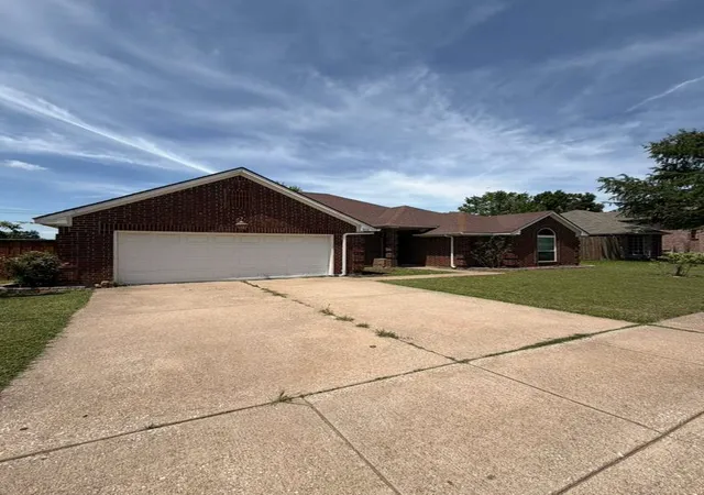 Photo 2 of Single family home for sale at 906 Busby, Cedar Hill, TX 75104 | MLS# 21265360 | Listing updated on 2026-07-24