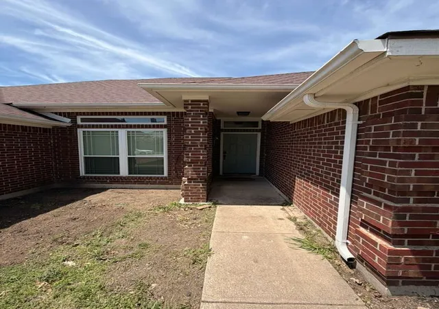 Photo 3 of Single family home for sale at 906 Busby, Cedar Hill, TX 75104 | MLS# 21265360 | Listing updated on 2026-07-24